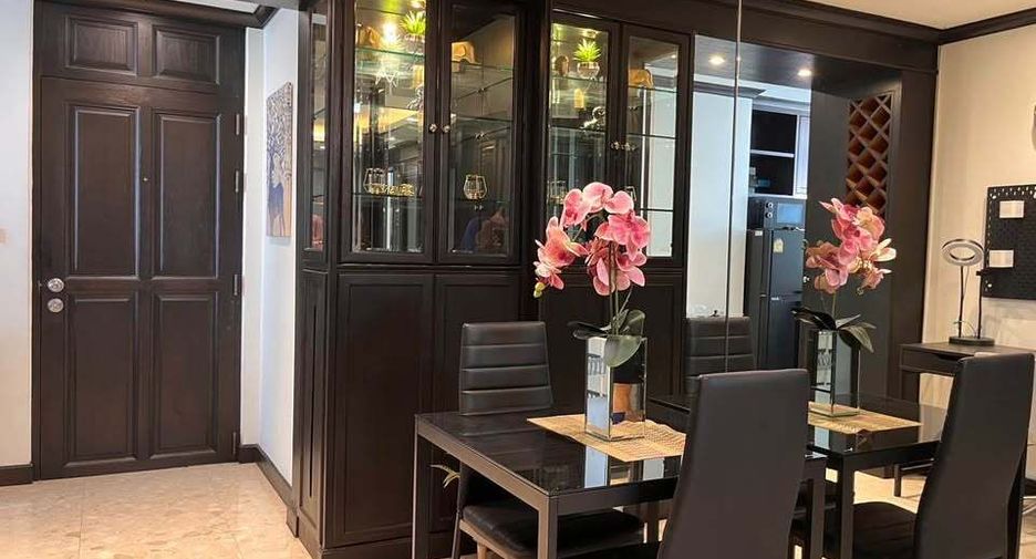 For rent 2 bedrooms condo in Bang Rak, Bangkok