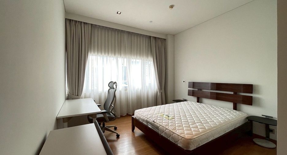 For rent 3 bedrooms condo in Sathon, Bangkok