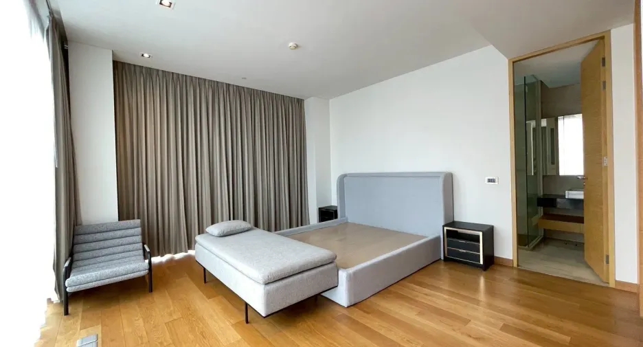 For rent 3 bedrooms condo in Sathon, Bangkok