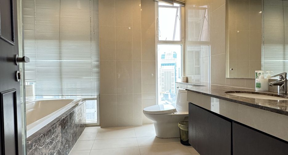 For rent 3 bedrooms condo in Watthana, Bangkok