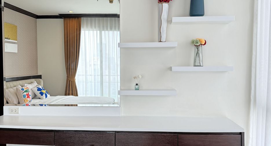 For rent 3 bedrooms condo in Watthana, Bangkok