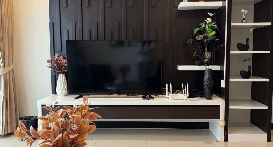 For rent 3 bedrooms condo in Watthana, Bangkok