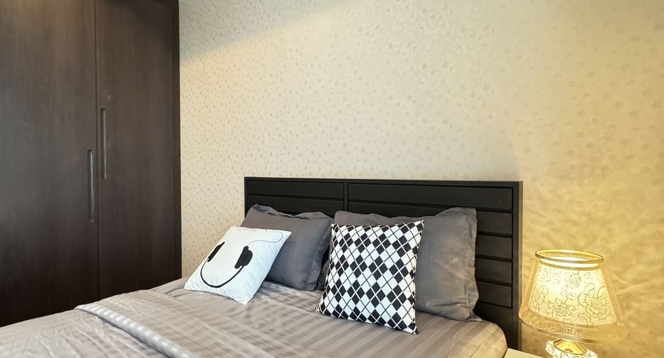 For rent 3 bedrooms condo in Watthana, Bangkok