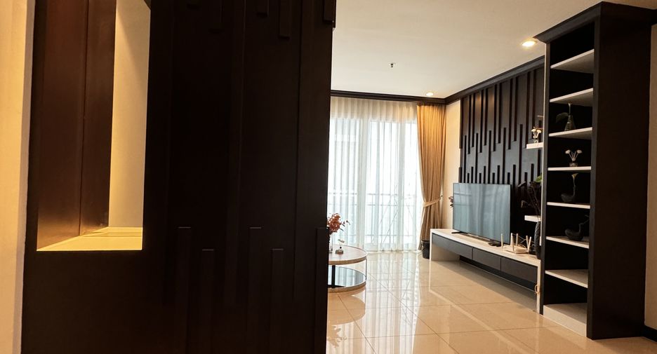 For rent 3 bedrooms condo in Watthana, Bangkok