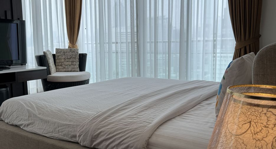 For rent 3 bedrooms condo in Watthana, Bangkok