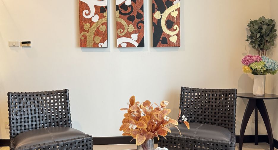 For rent 3 bedrooms condo in Watthana, Bangkok