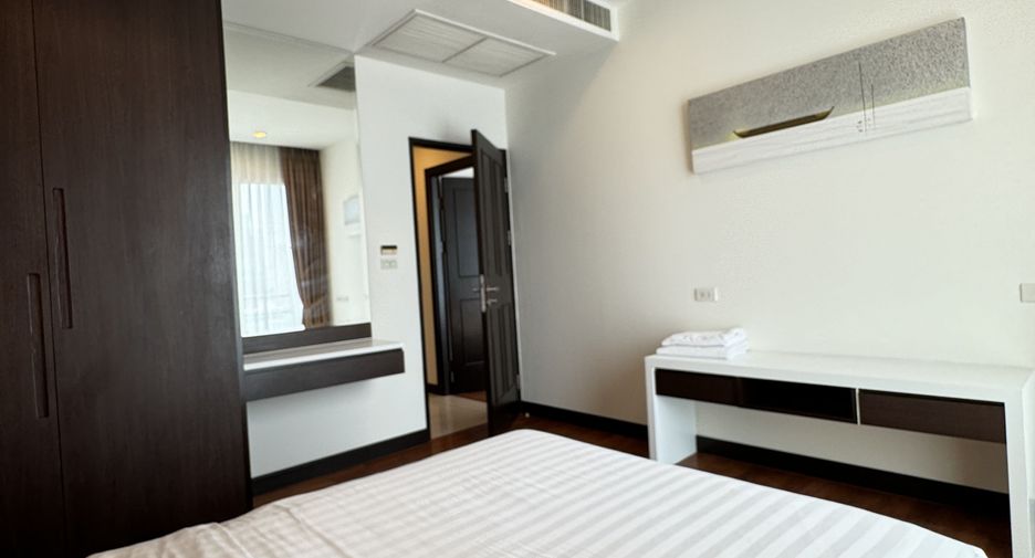 For rent 3 bedrooms condo in Watthana, Bangkok