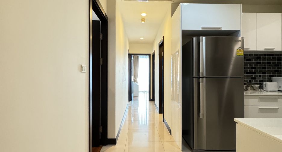 For rent 3 bedrooms condo in Watthana, Bangkok
