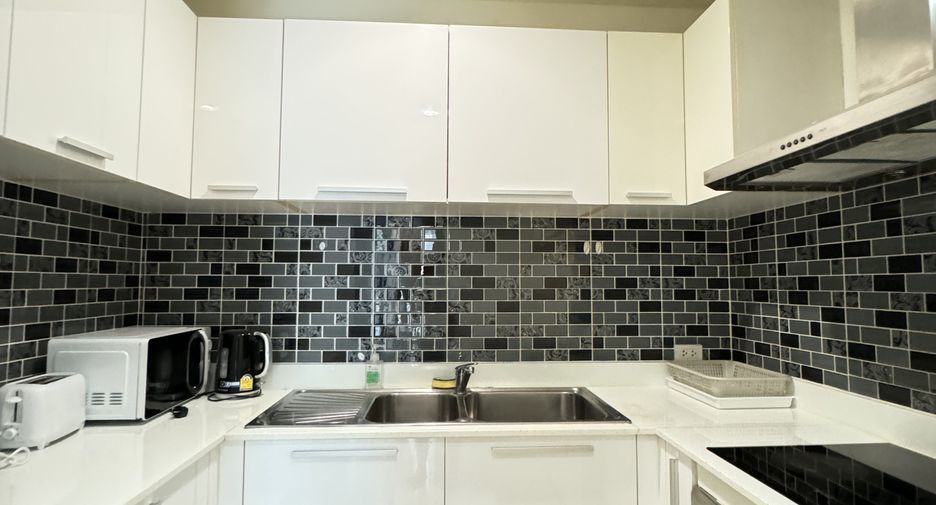 For rent 3 bedrooms condo in Watthana, Bangkok