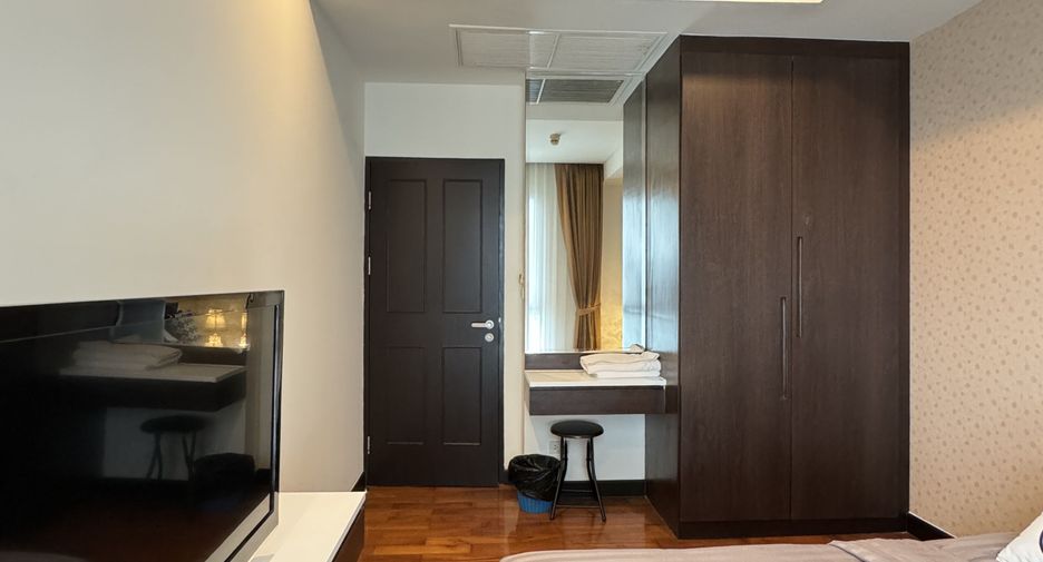 For rent 3 bedrooms condo in Watthana, Bangkok