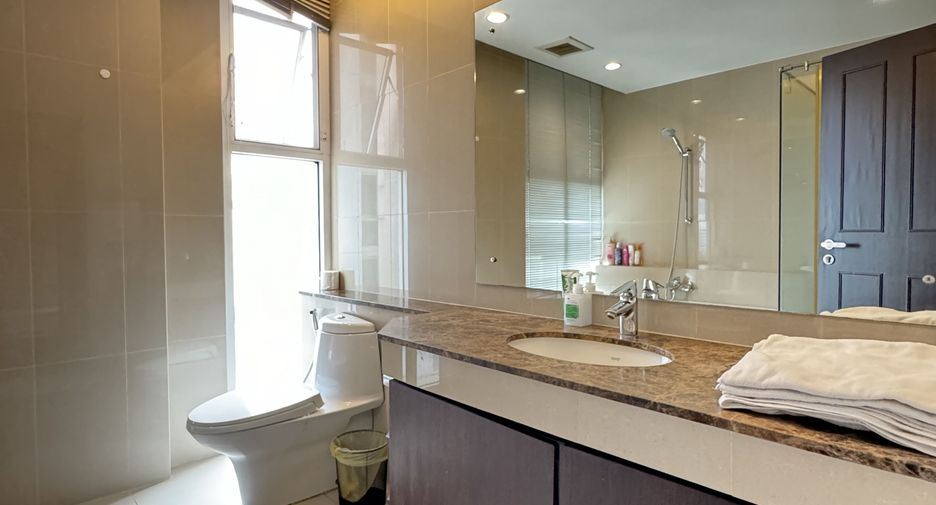 For rent 3 bedrooms condo in Watthana, Bangkok