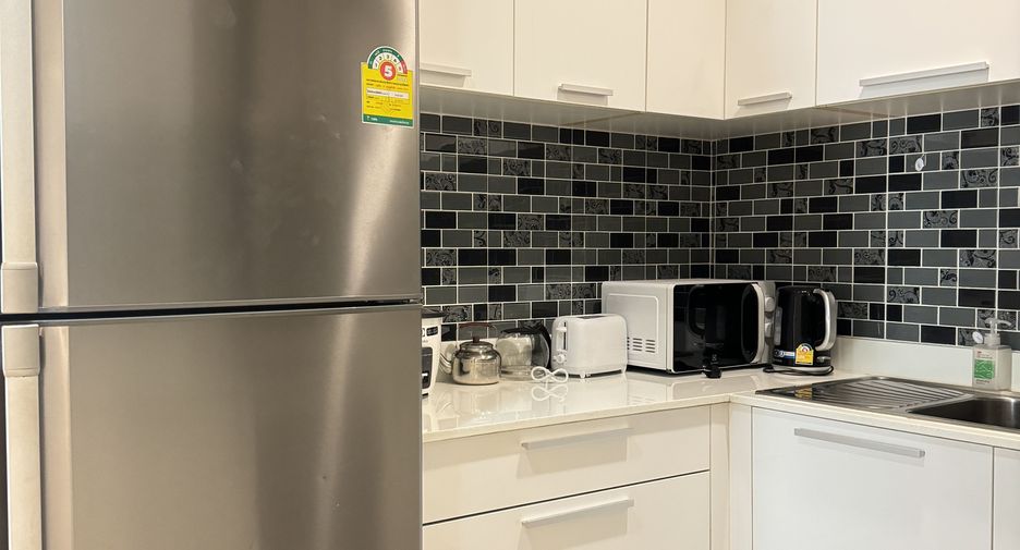 For rent 3 bedrooms condo in Watthana, Bangkok