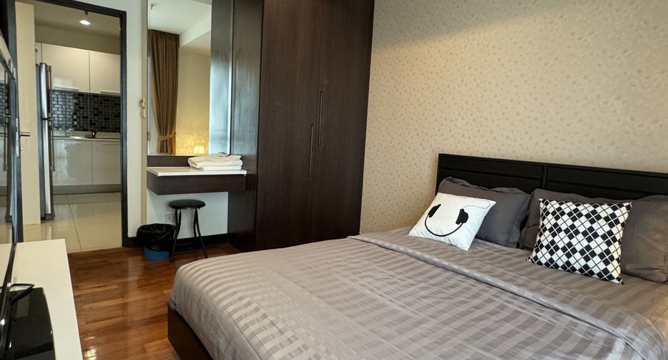 For rent 3 bedrooms condo in Watthana, Bangkok