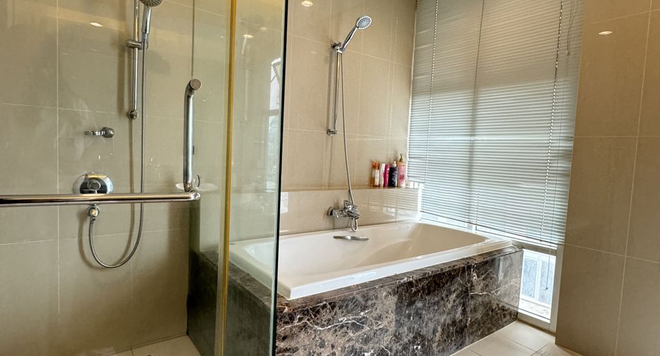 For rent 3 bedrooms condo in Watthana, Bangkok