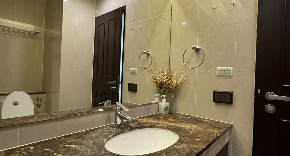 For rent 3 bedrooms condo in Watthana, Bangkok