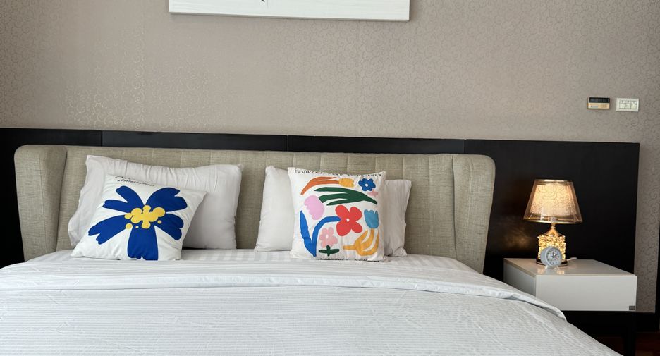 For rent 3 bedrooms condo in Watthana, Bangkok