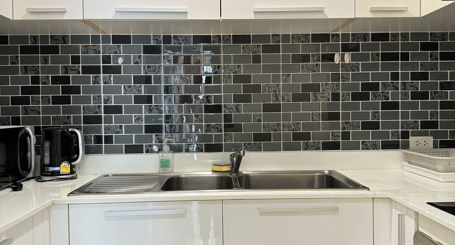 For rent 3 bedrooms condo in Watthana, Bangkok
