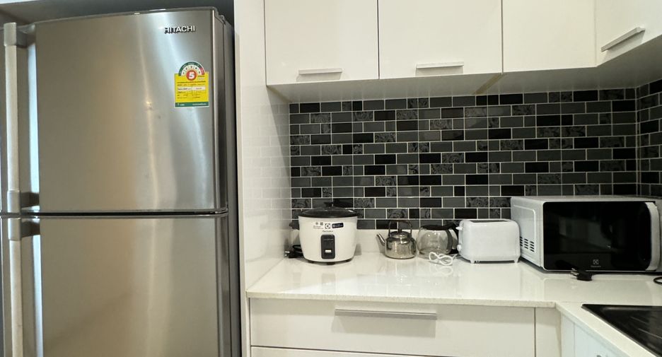 For rent 3 bedrooms condo in Watthana, Bangkok