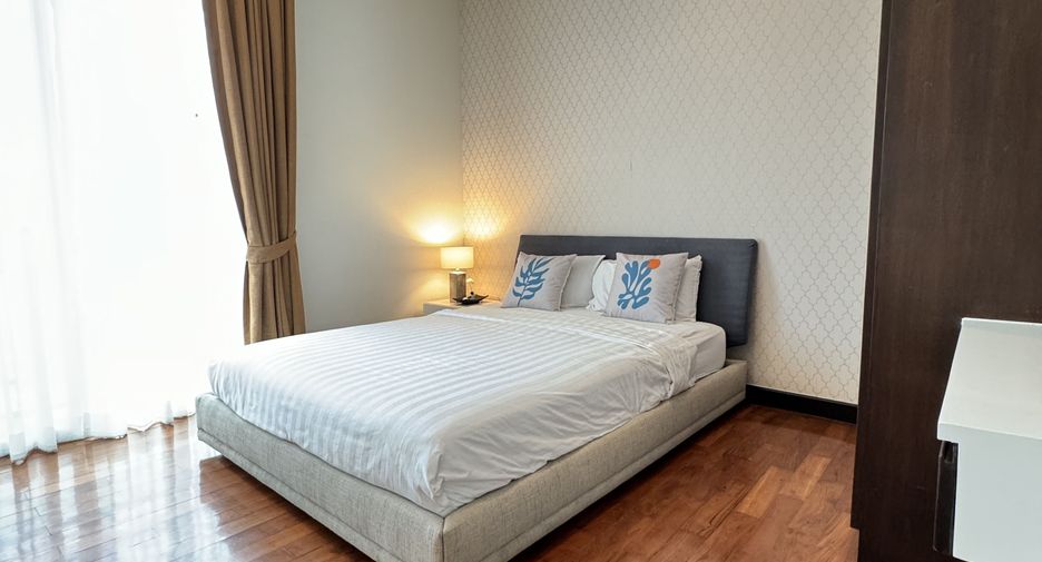 For rent 3 bedrooms condo in Watthana, Bangkok