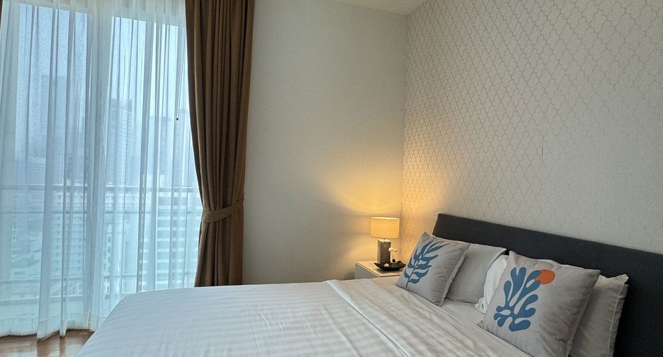 For rent 3 bedrooms condo in Watthana, Bangkok