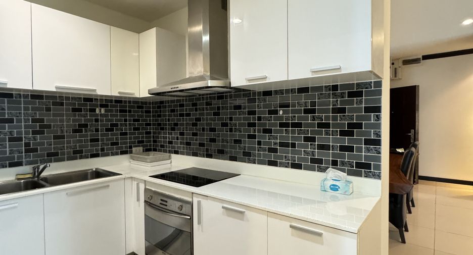 For rent 3 bedrooms condo in Watthana, Bangkok