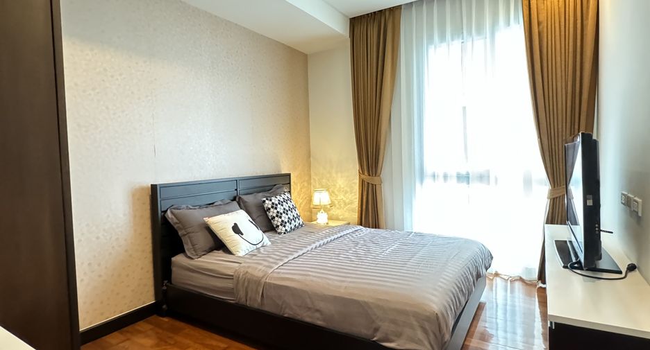 For rent 3 bedrooms condo in Watthana, Bangkok
