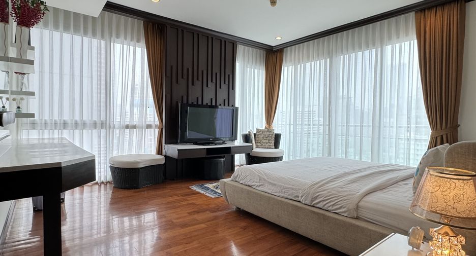 For rent 3 bedrooms condo in Watthana, Bangkok