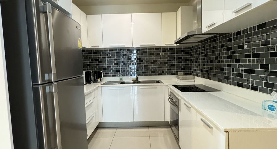 For rent 3 bedrooms condo in Watthana, Bangkok