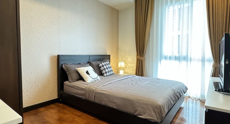 For rent 3 bedrooms condo in Watthana, Bangkok
