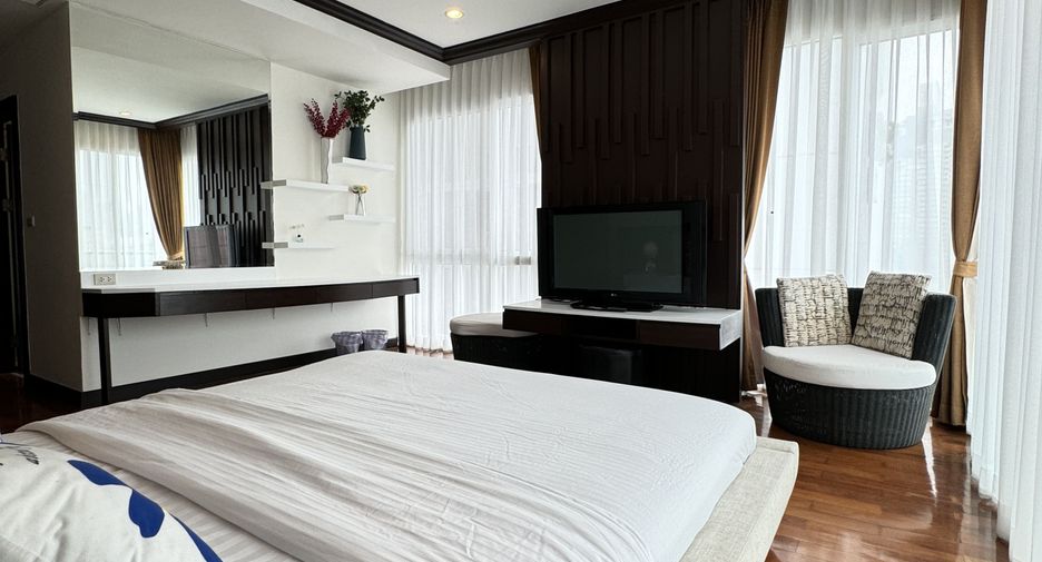 For rent 3 bedrooms condo in Watthana, Bangkok