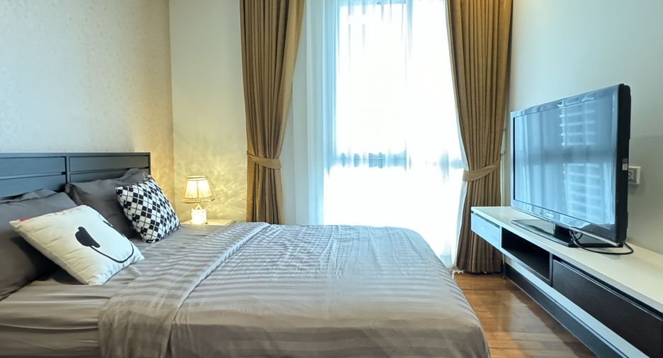For rent 3 bedrooms condo in Watthana, Bangkok