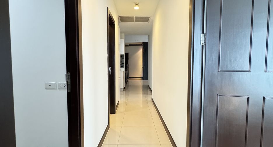 For rent 3 bedrooms condo in Watthana, Bangkok