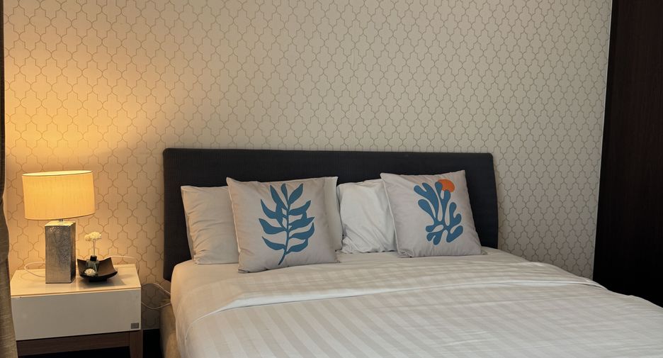 For rent 3 bedrooms condo in Watthana, Bangkok