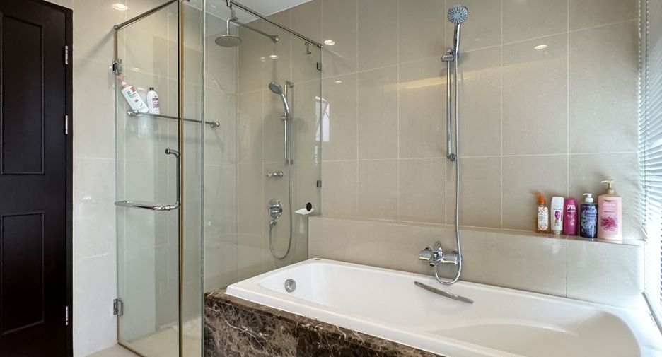 For rent 3 bedrooms condo in Watthana, Bangkok