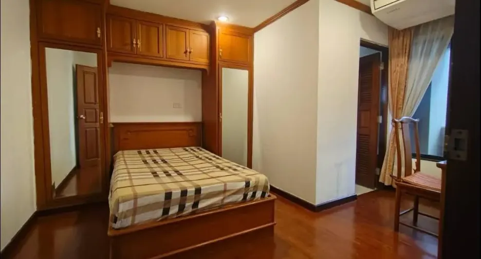 For rent 2 bedrooms condo in Watthana, Bangkok