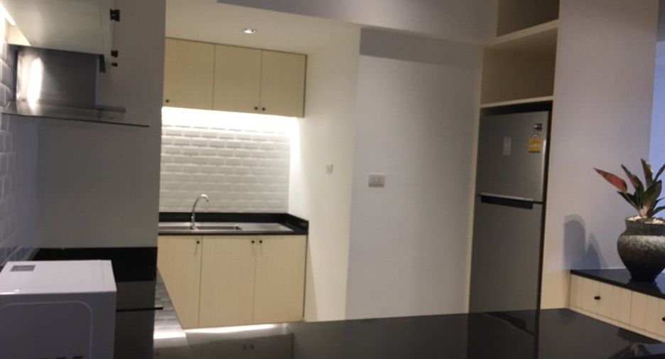 For rent 2 bedrooms condo in Watthana, Bangkok