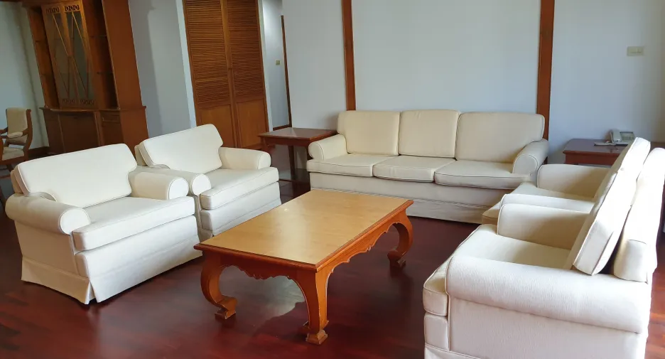 For rent 2 bedrooms condo in Watthana, Bangkok
