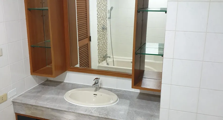 For rent 2 bedrooms condo in Watthana, Bangkok