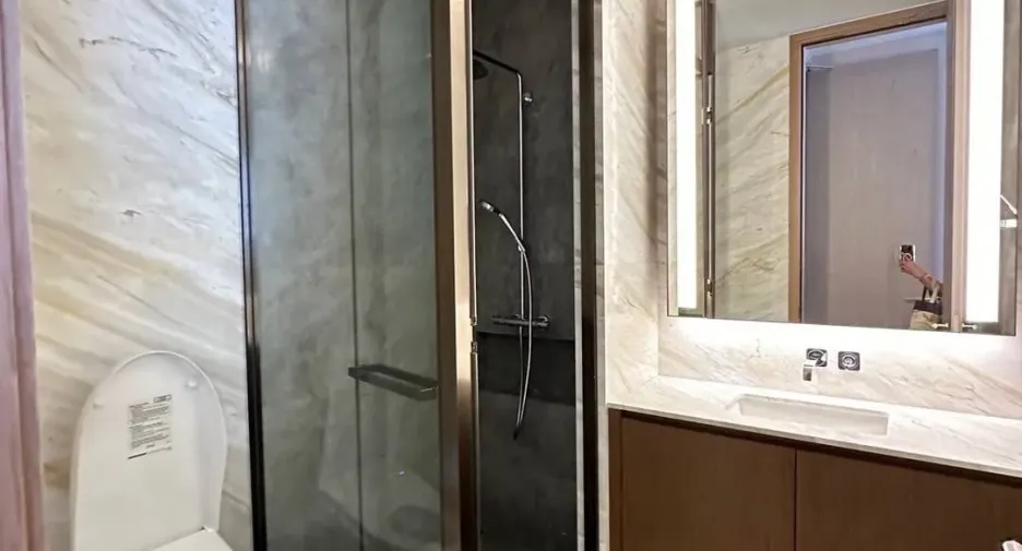 For rent 2 bedrooms condo in Pathum Wan, Bangkok