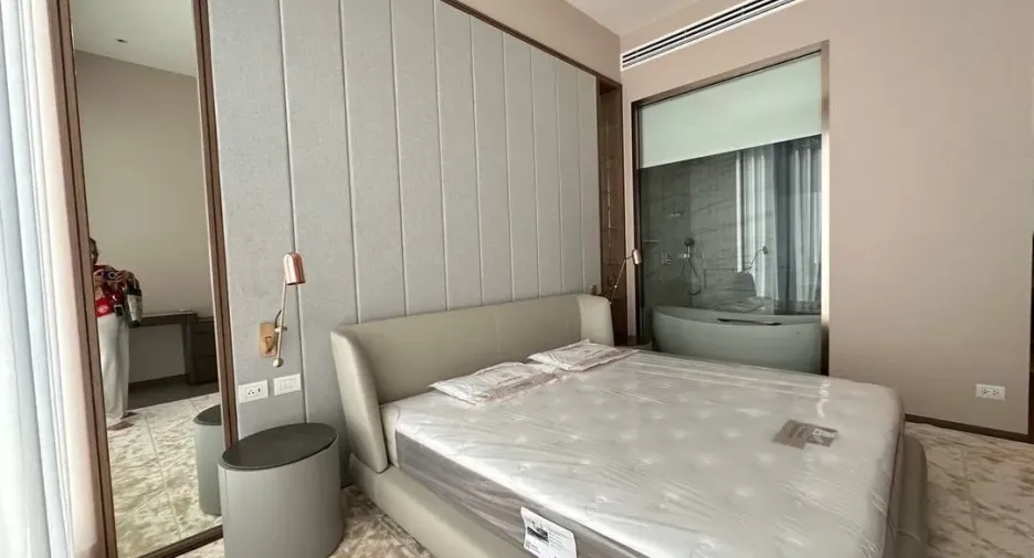 For rent 2 bedrooms condo in Pathum Wan, Bangkok