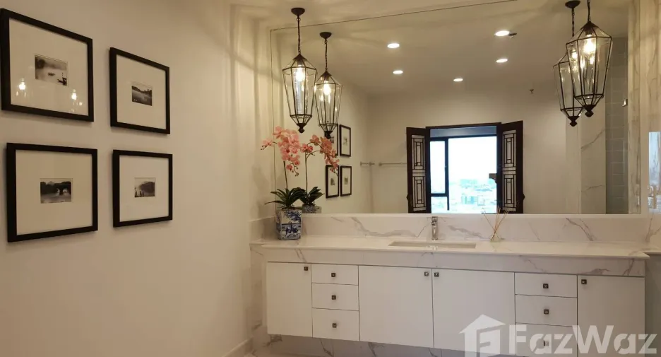 For rent 2 bedrooms condo in Khlong San, Bangkok