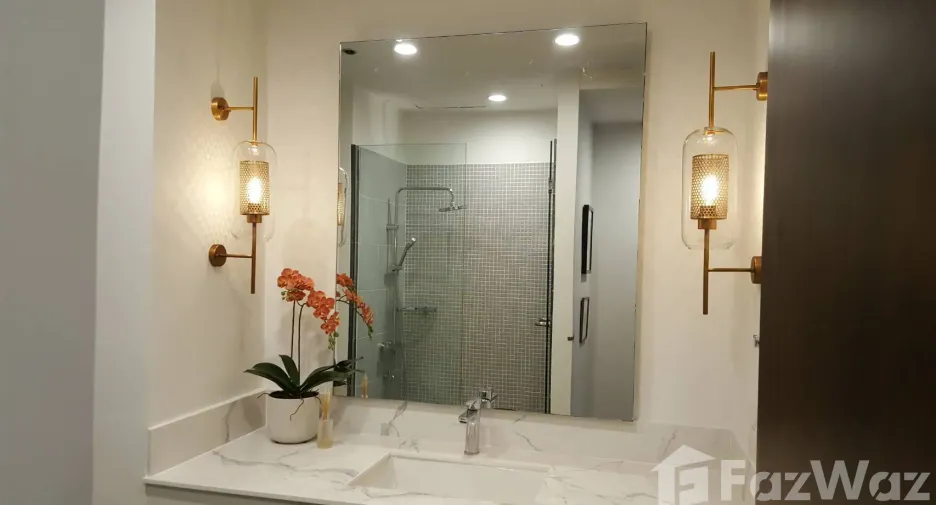 For rent 2 bedrooms condo in Khlong San, Bangkok