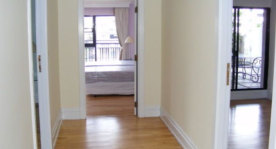 For rent 3 bedrooms condo in Khlong Toei, Bangkok
