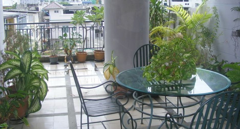 For rent 3 bedrooms condo in Khlong Toei, Bangkok