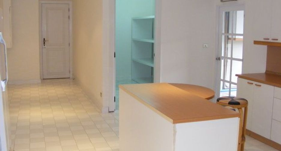 For rent 3 bedrooms condo in Khlong Toei, Bangkok