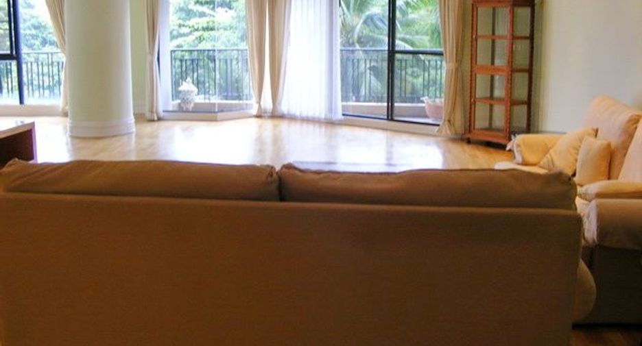 For rent 3 bedrooms condo in Khlong Toei, Bangkok