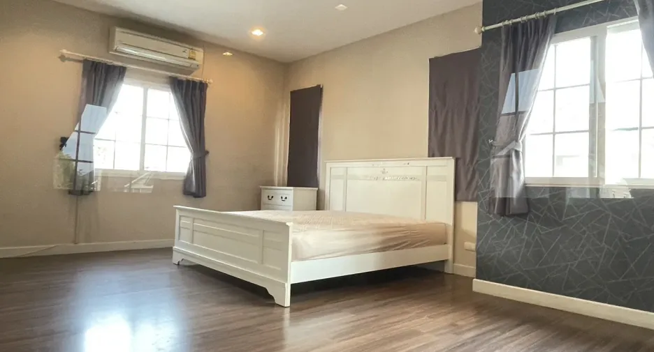 For rent 3 bedrooms house in Khlong Sam Wa, Bangkok