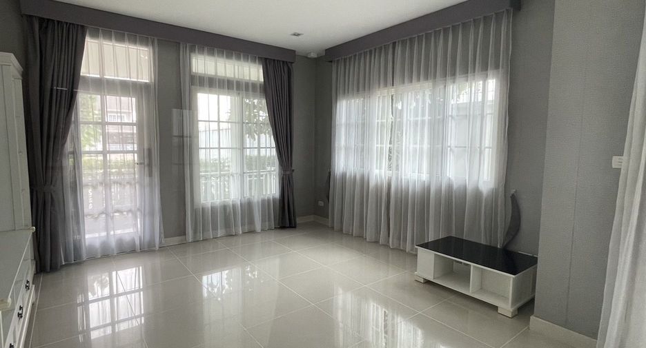 For rent 3 bedrooms house in Khlong Sam Wa, Bangkok