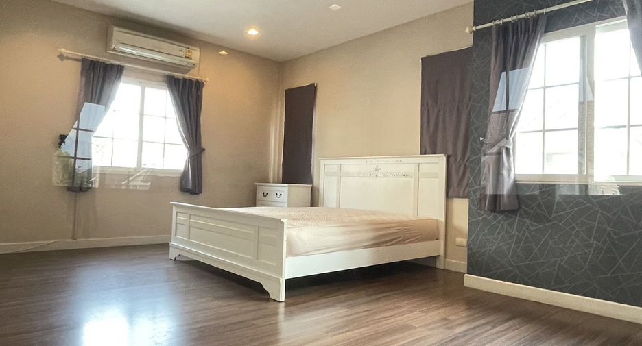 For rent 3 bedrooms house in Khlong Sam Wa, Bangkok