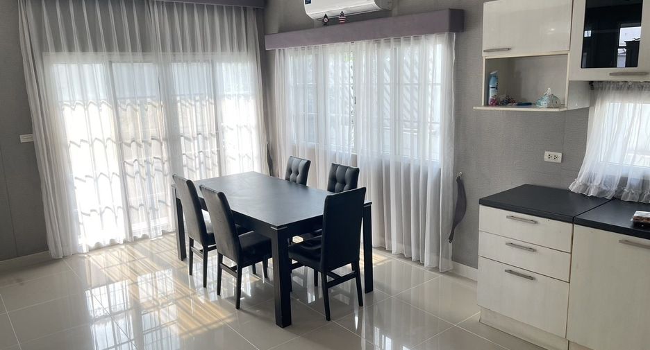 For rent 3 bedrooms house in Khlong Sam Wa, Bangkok